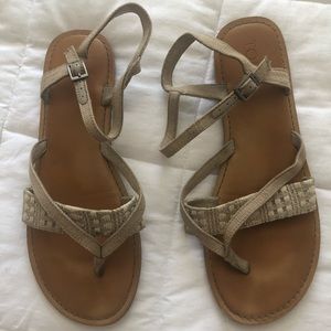 Women’s Size 9.5w Toms sandals